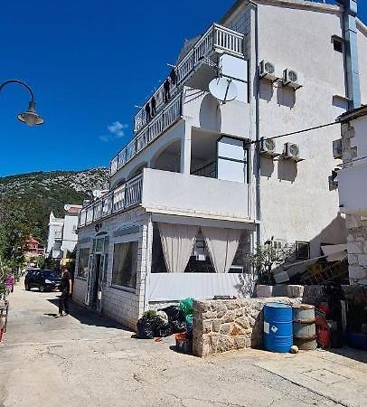 Apartments Ana I Ante Милна Екстериор снимка