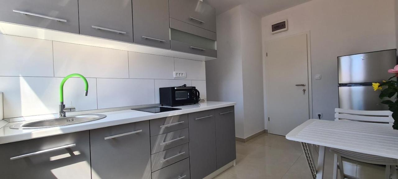 Apartments Ana I Ante Милна Екстериор снимка