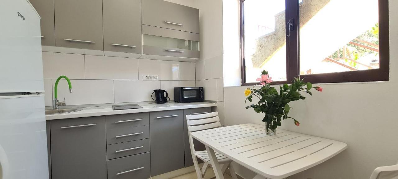 Apartments Ana I Ante Милна Екстериор снимка